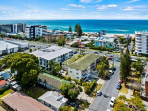 Samuel Grove, Surfers Paradise